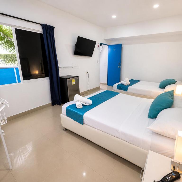 Hotel Casa Bellamare - Quadruple Room with Private Bathroom - 4