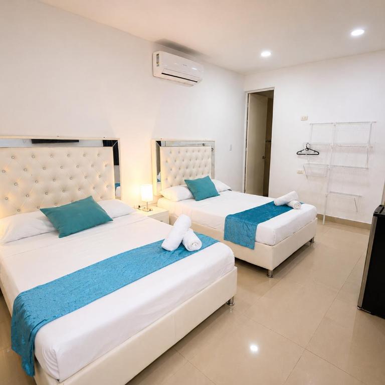Hotel Casa Bellamare - Quadruple Room with Private Bathroom - 5
