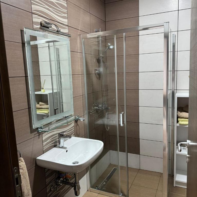  - Room #1714842001 - 5