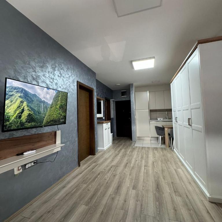  - Room #1714842001 - 8