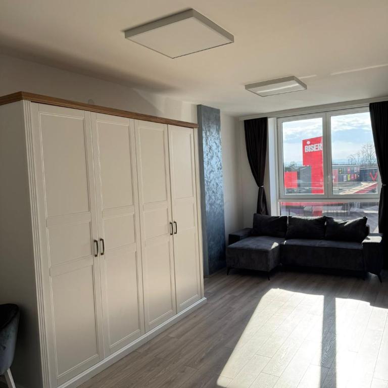  - Room #1714842001 - 19