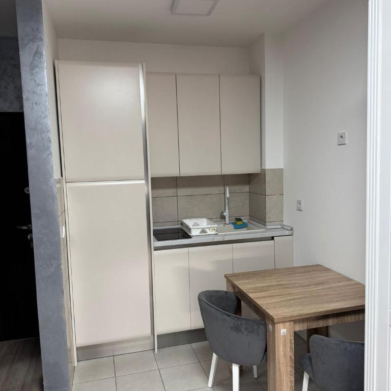  - Room #1714842001 - 27