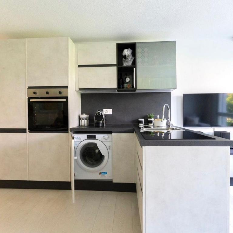 ASCONA ISOLA VERDE Familienfreundliche sonnige Ferienwohnung mit 100m2 eigenem Garten & Klimaanlage - Appartamento con 1 Camera da Letto - 10