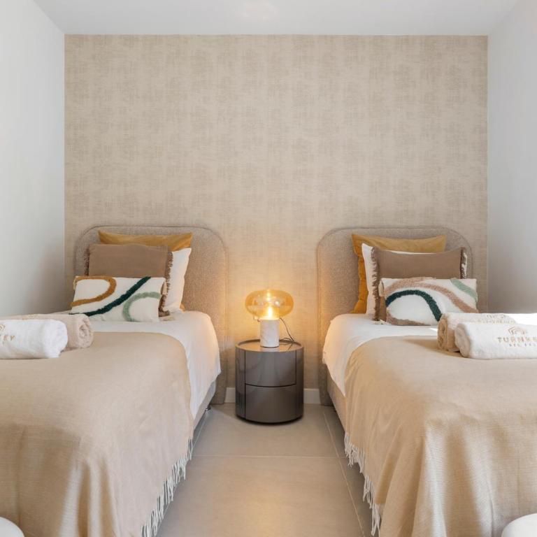  - Room #1714678601 - 16