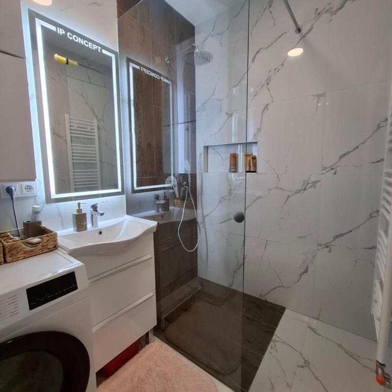  - Room #1714670301 - 3