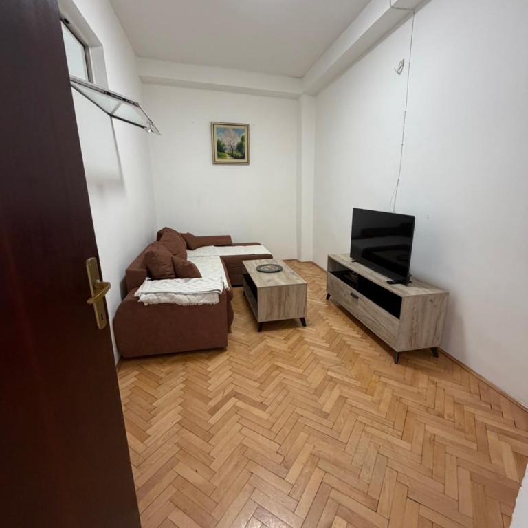 Peaceful apartment in Central Podgorica - Room #1714911101 - 4