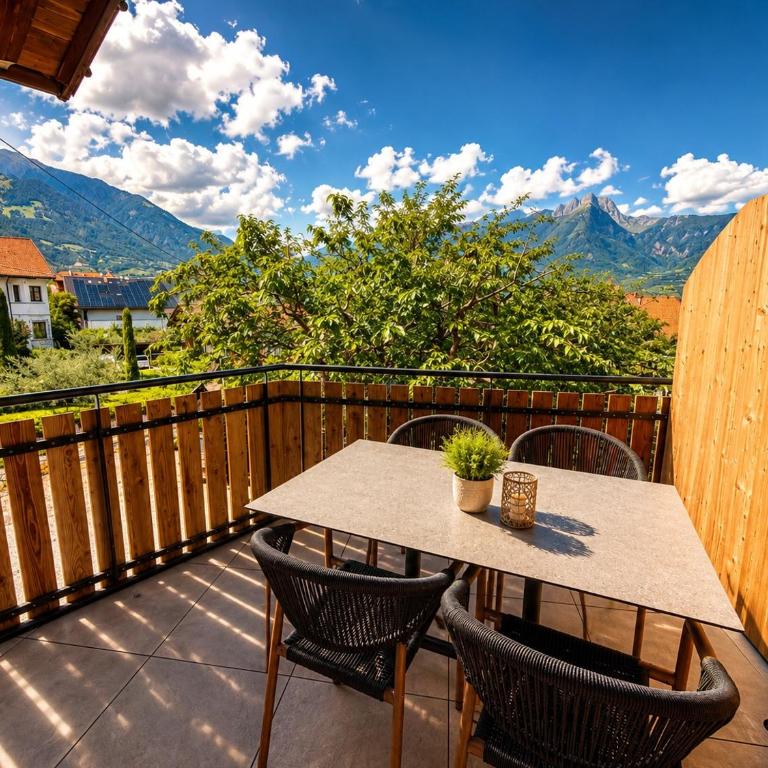 MENA Guesthouse - Apartment mit 2 Schlafzimmern und Bergblick - 8