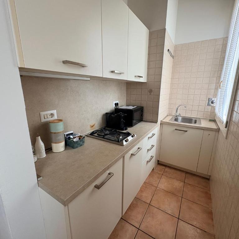Suite Cento14 Di fronte Casa di Cura Fogliani Vicino centro storico Parcheggio privato - One-Bedroom Apartment - 2