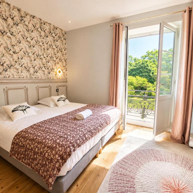 Domaine Clairfontaine Noyarey - Suites Junior - Chambre Double ou Lits Jumeaux - Vue sur Jardin - 17