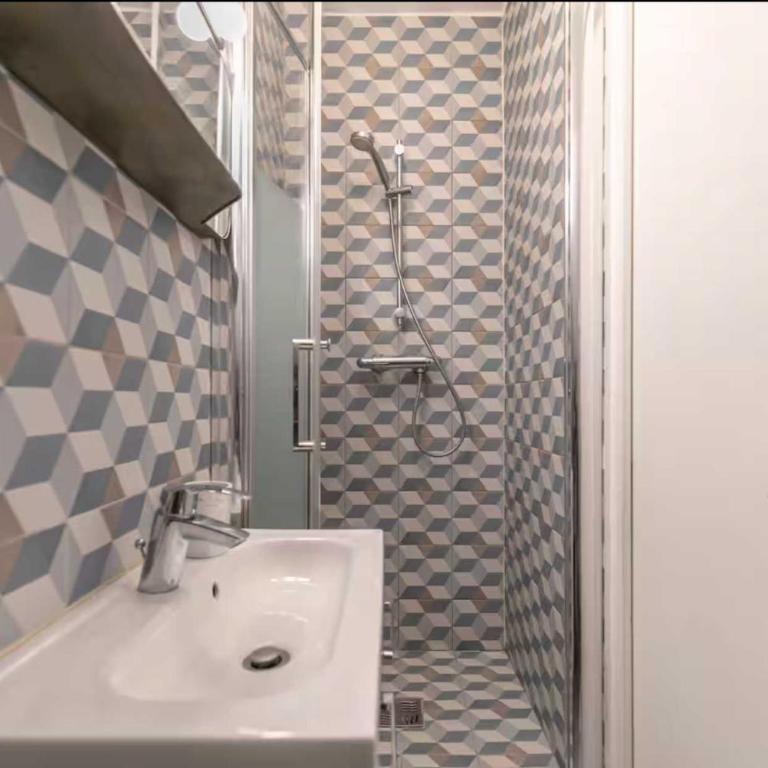  - Room #1714279401 - 15