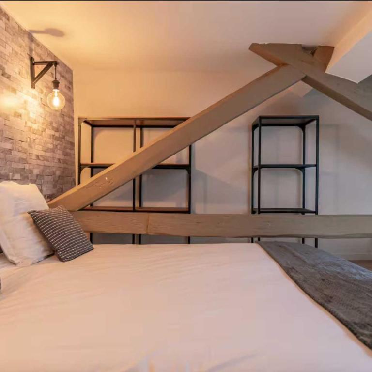  - Room #1714279401 - 10