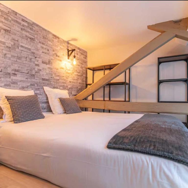  - Room #1714279401 - 7