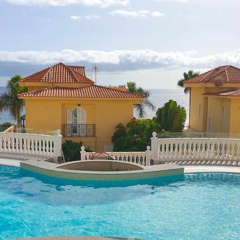 Grand Villa Blue Horizon in Los Cristianos, Ocean-Facing, Private Garden and Parking, 5 BR - Villa con Vista Mare - 12