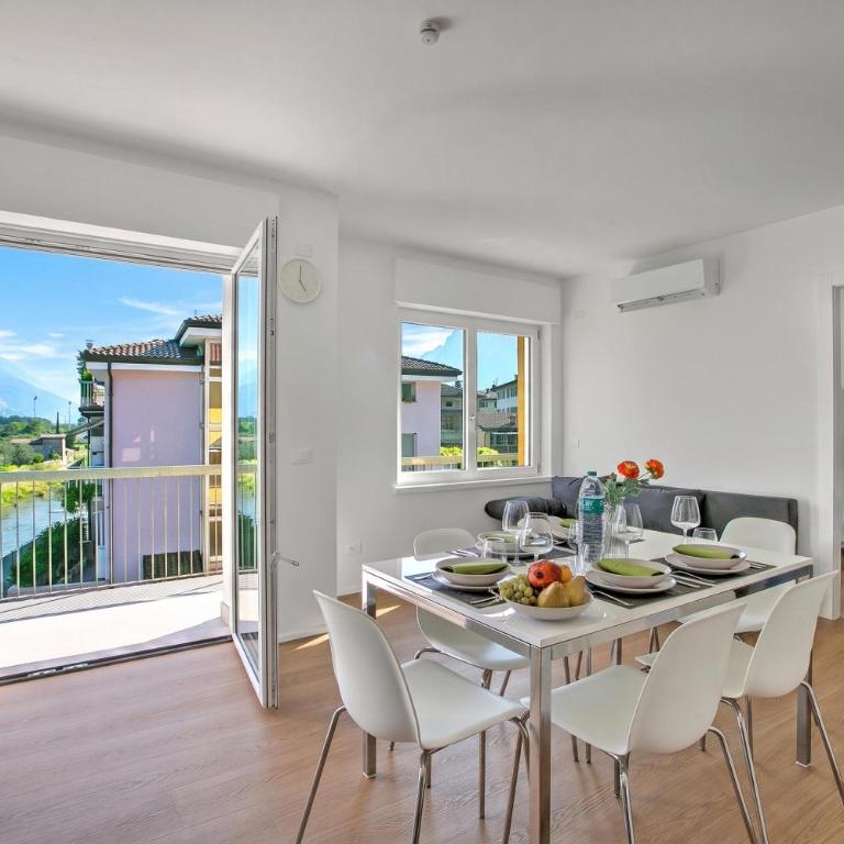 Bike & River Apartments with Mountain View - Two Bedroom Apartment with Balcony - 2