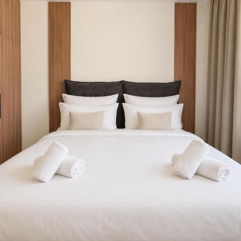  - Room #1715010701 - 6