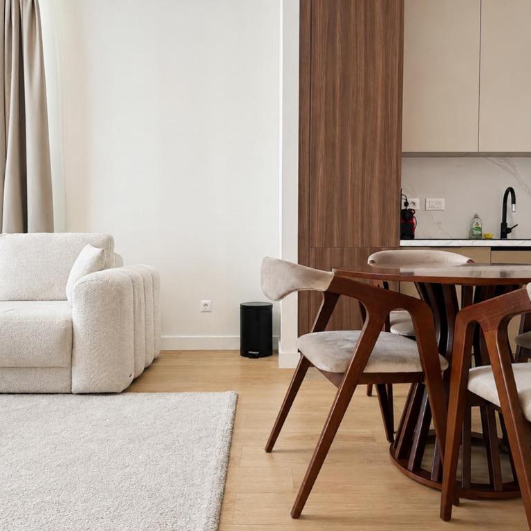  - Room #1715010701 - 7