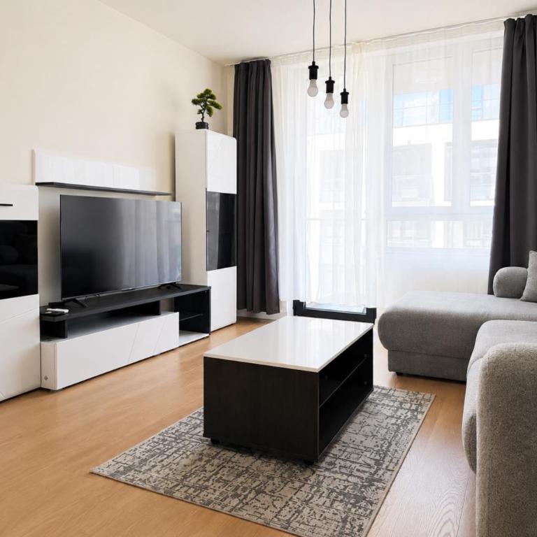  - Room #1715010703 - 8