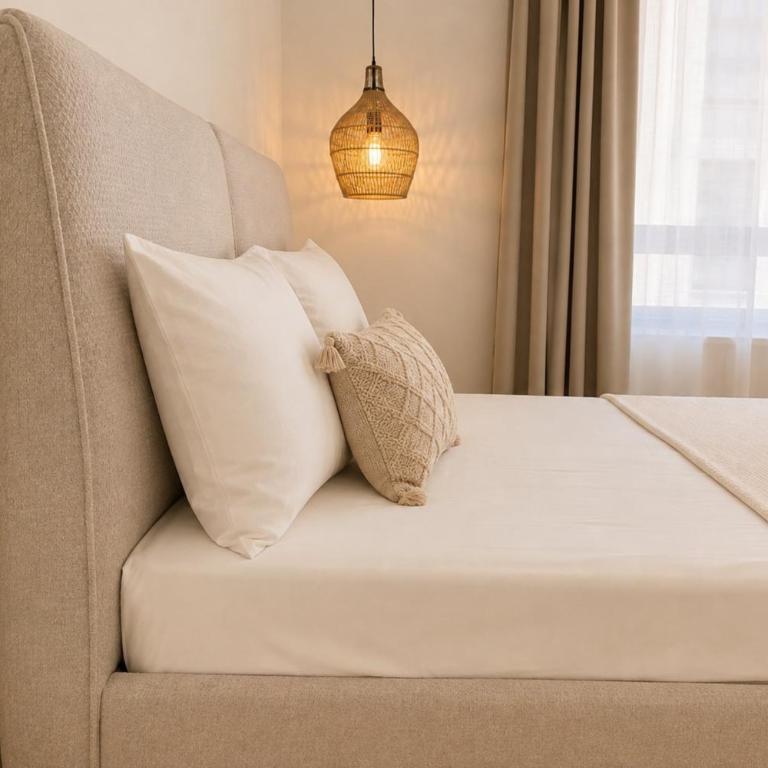 - Room #1715010703 - 12