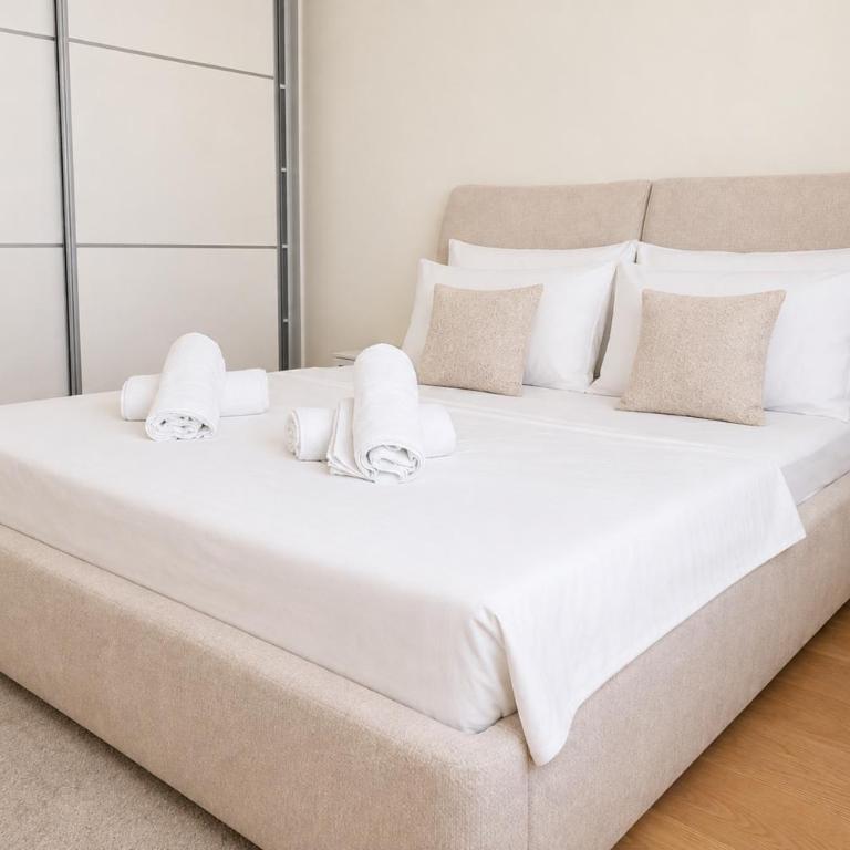  - Room #1715010703 - 13