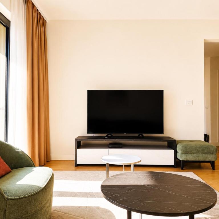  - Room #1715010702 - 13