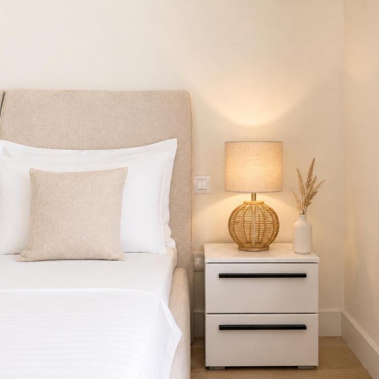  - Room #1715010703 - 19