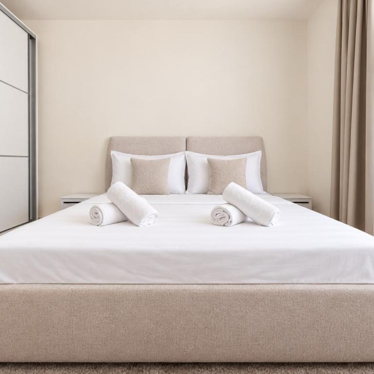  - Room #1715010703 - 21