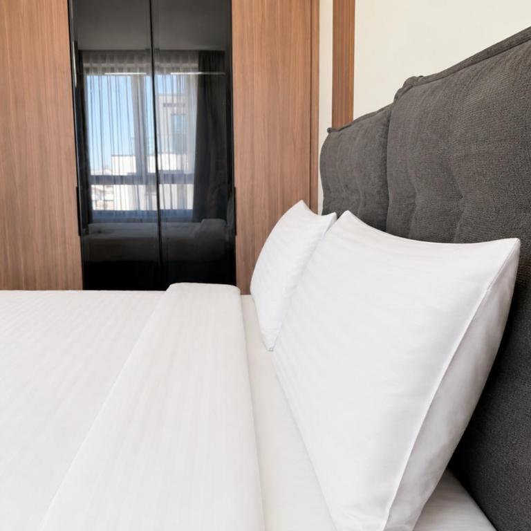  - Room #1715010701 - 30