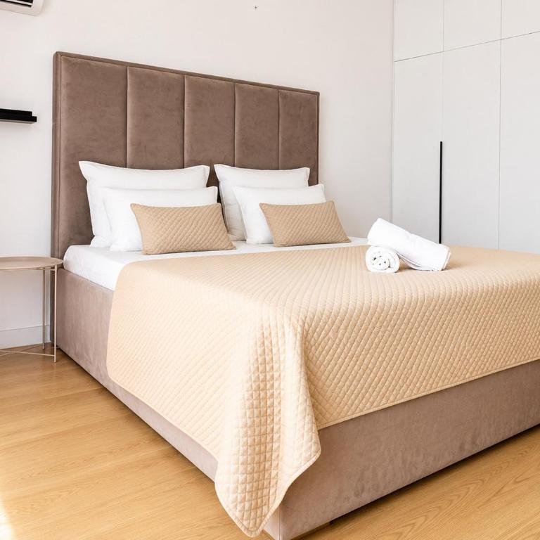  - Room #1715010704 - 15