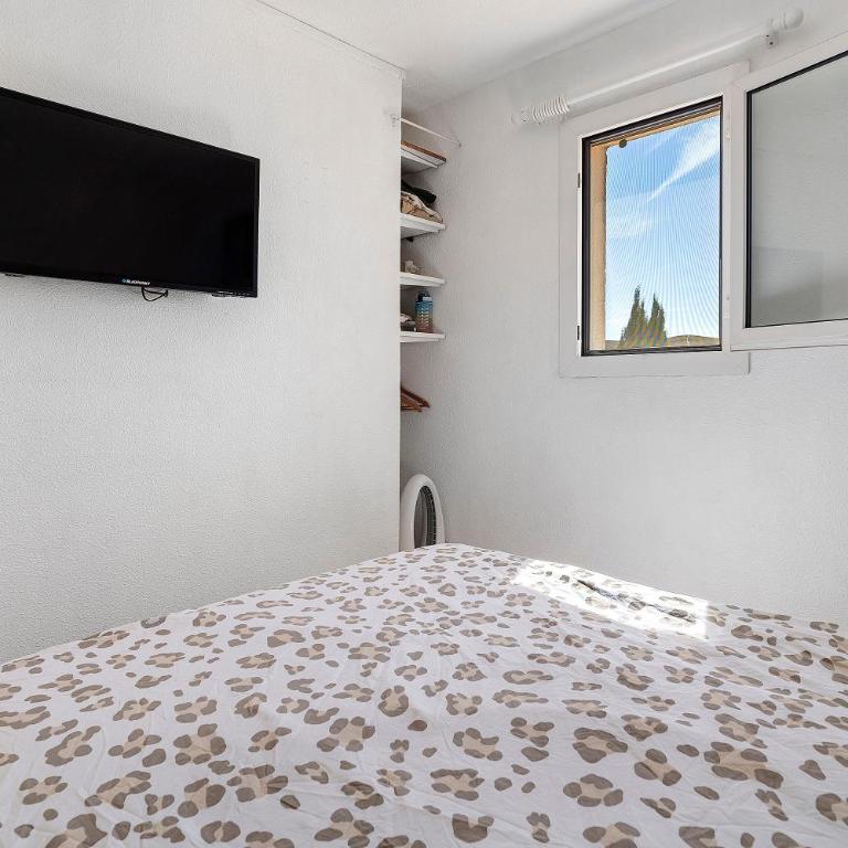 Villa à 80 m de la Plage Grazel - Three-Bedroom House - 11