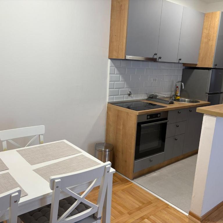 - Room #1715061001 - 4