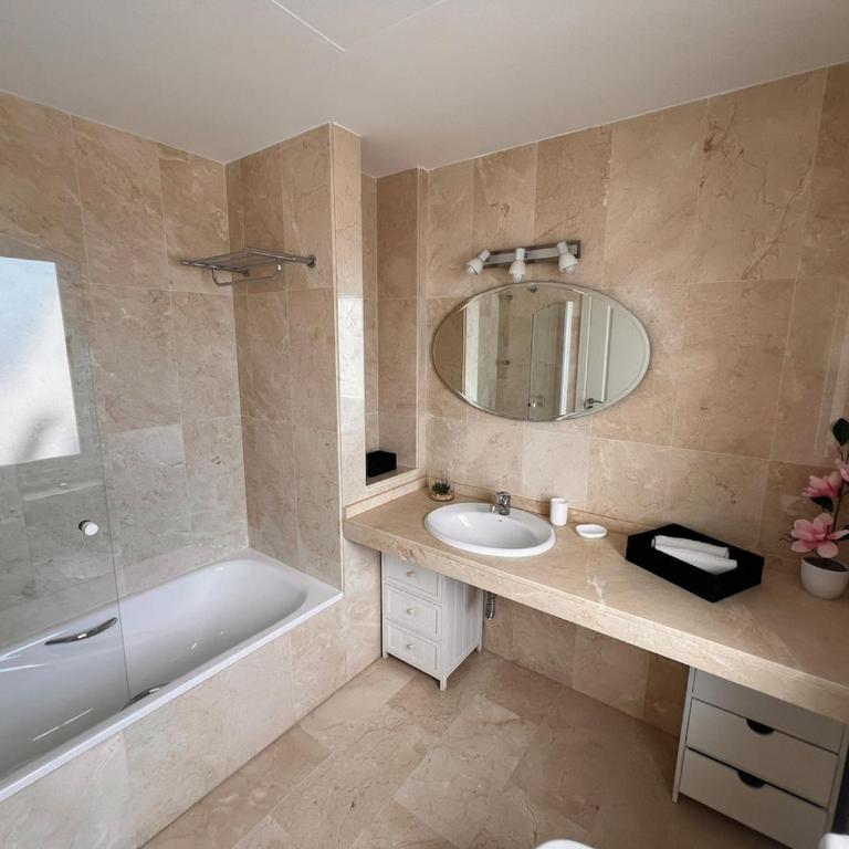  - Room #1715067101 - 25