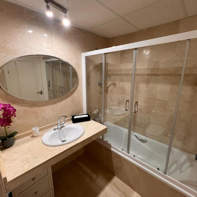  - Room #1715067101 - 27
