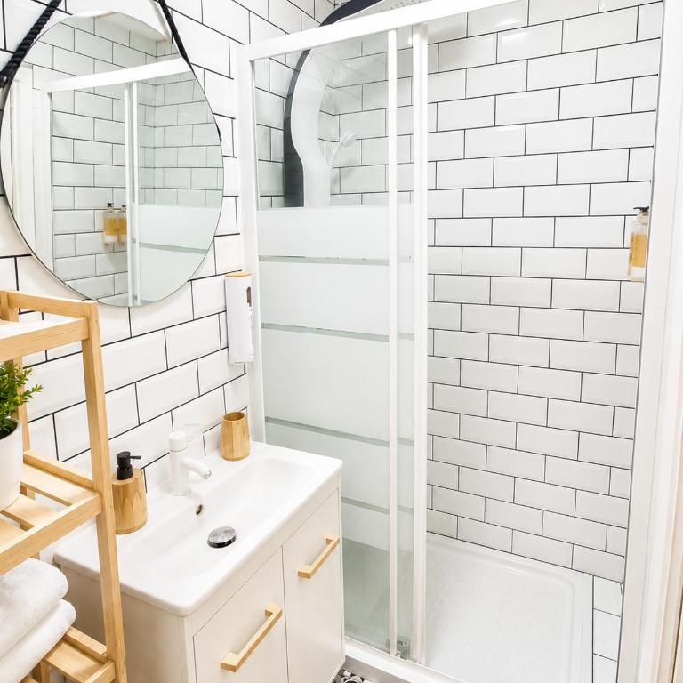 SnowSun - Two-Bedroom Apartment - 10