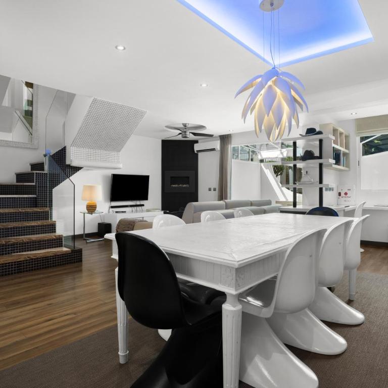 Boutique Townhouse with Hot Tub near Puerto Banús - Casa de 5 dormitorios - 2