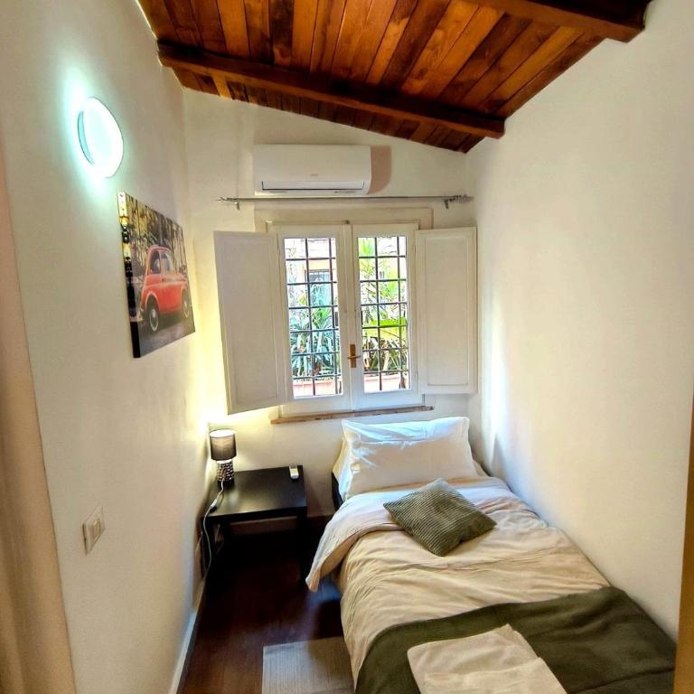 Charming Apartment with Terrace by Spanish Steps - Room #1715119301 - 5