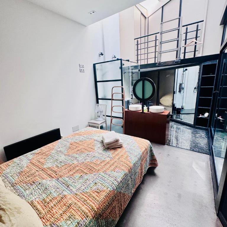 Large Modern Industrial Loft Close to Beaches - Three-Bedroom Apartment - 15