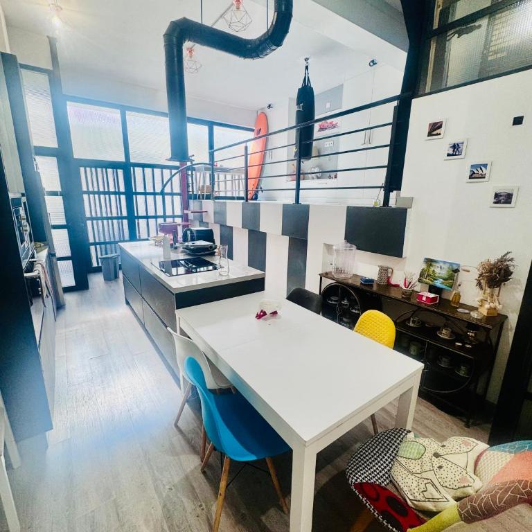 Large Modern Industrial Loft Close to Beaches - Three-Bedroom Apartment - 14
