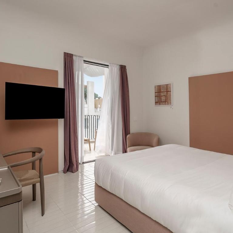 Villa Certosa Boutique Hotel Capri - Camera Matrimoniale Deluxe con Balcone e Vista Mare - 4