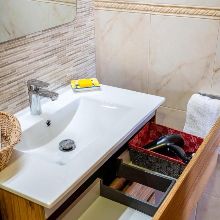 - Room #1715179901 - 41