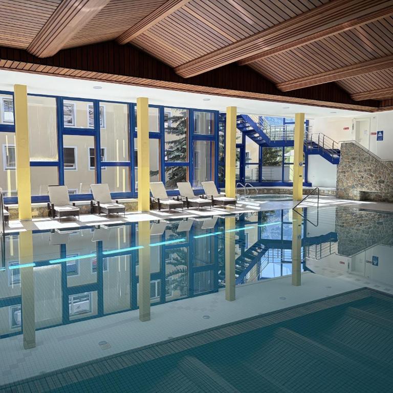 Apartment 132 with Pool, Gym and Sauna - Champfèr - Apartment mit Balkon - 21