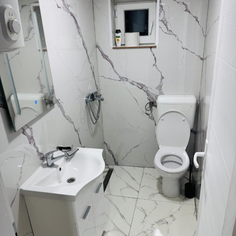 Adela Apartment - One-Bedroom Apartment - 6