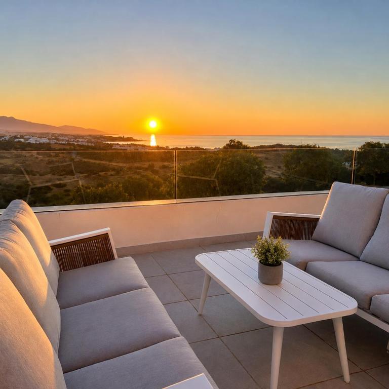Luxury SeaView 3 bedroom villa - along Golf course of Finca Cortesin - Apartamento de 3 dormitorios - 1