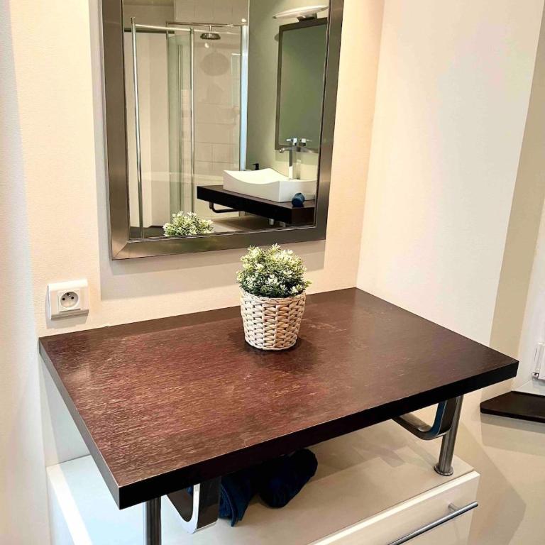 - Room #1715200101 - 19