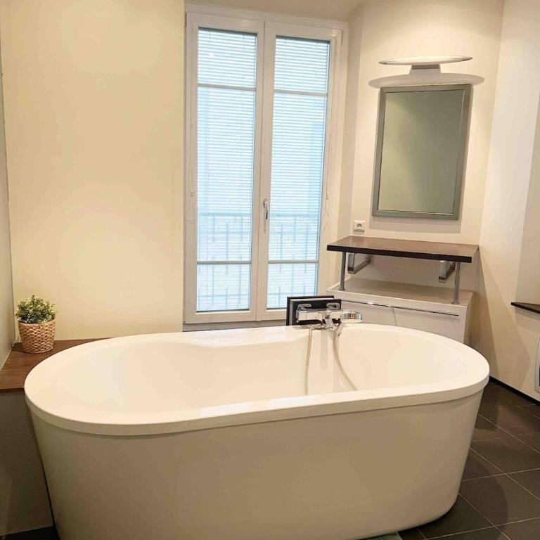  - Room #1715200101 - 28