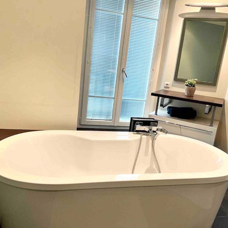  - Room #1715200101 - 32