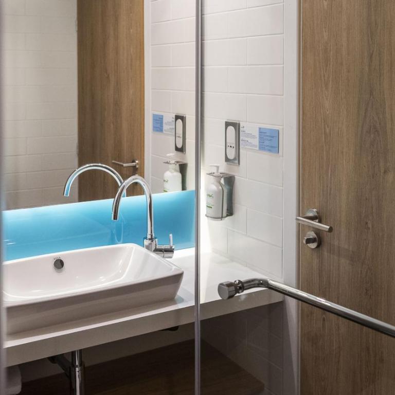 Holiday Inn Express - Nice - Grand Arenas by IHG - Chambre Lit Queen-Size Standard - Petit-Déjeuner Gratuit - 12