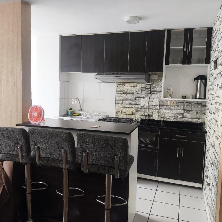 Acogedor departamento para descansar, distraerse, divertirse o compartir en pareja o familia de 2 habitaciones y oficina - Two-Bedroom Apartment - 10