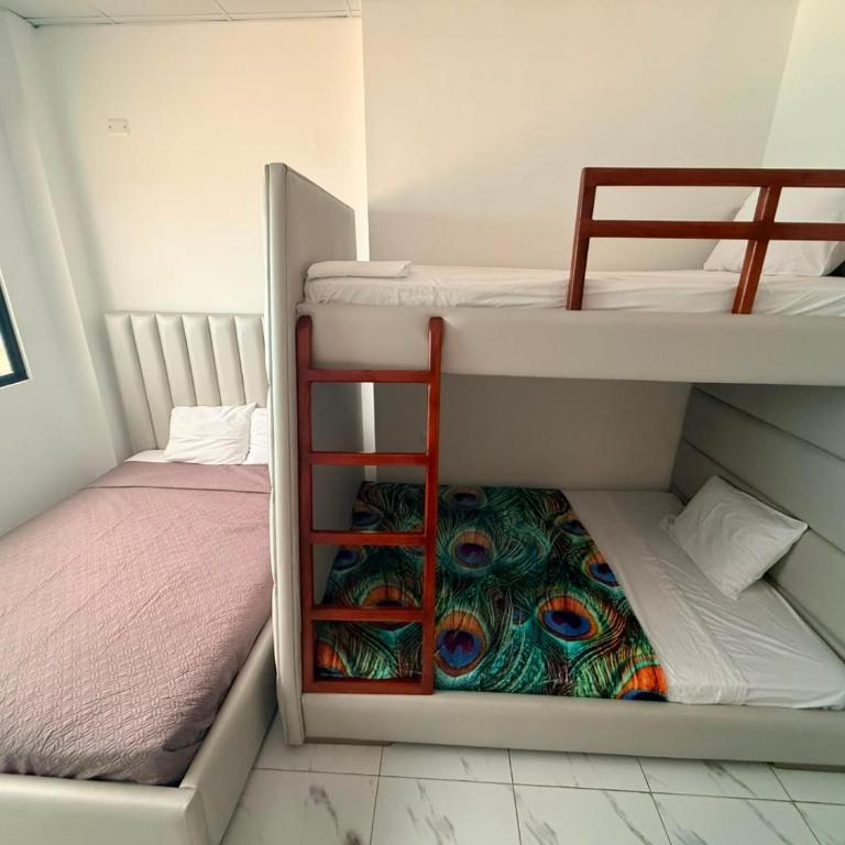  - Room #1714684101 - 7