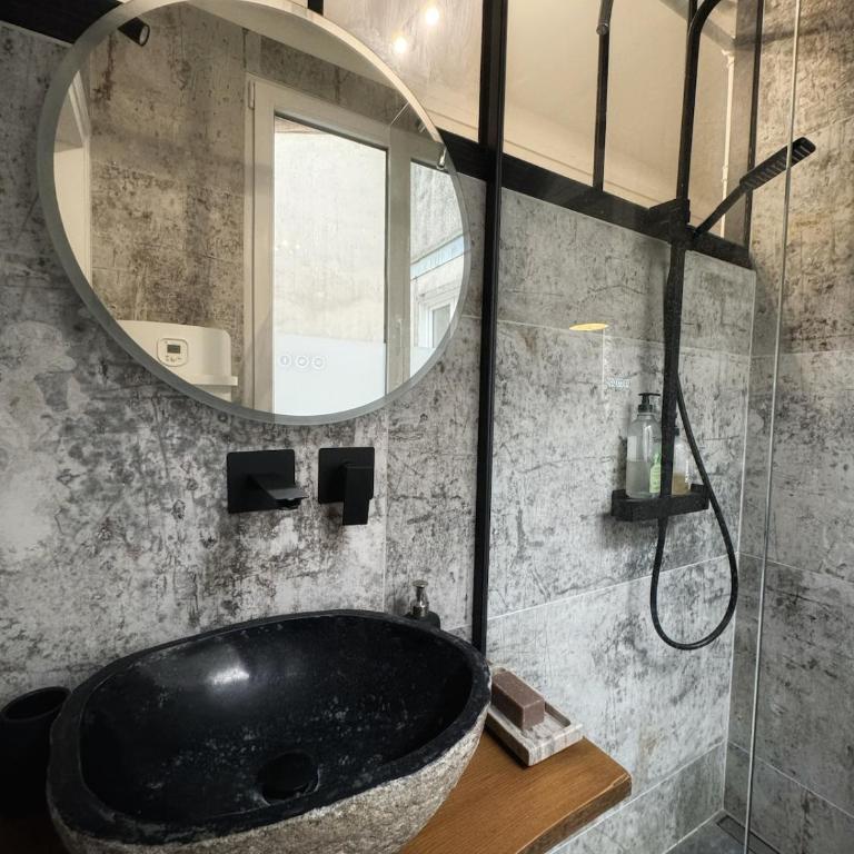 Au cœur de la cité des Sacres - Appartement rénové - Room #1715215101 - 24