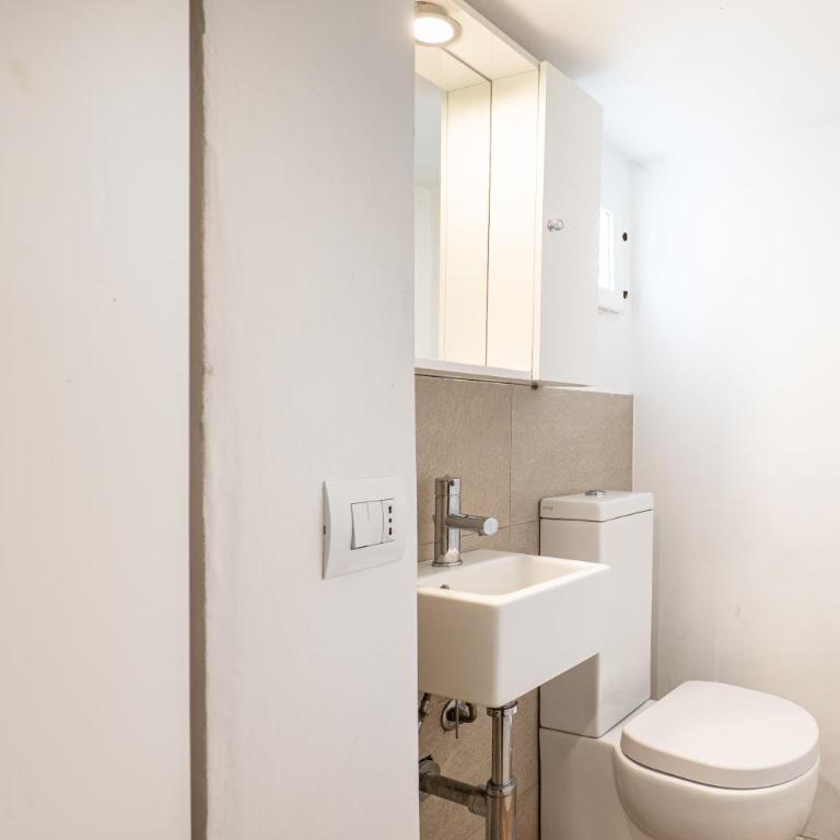 Santa Croce 2 Bedroom, Comfort, AC & Wi-Fi - Two-Bedroom Apartment with Balcony - 6